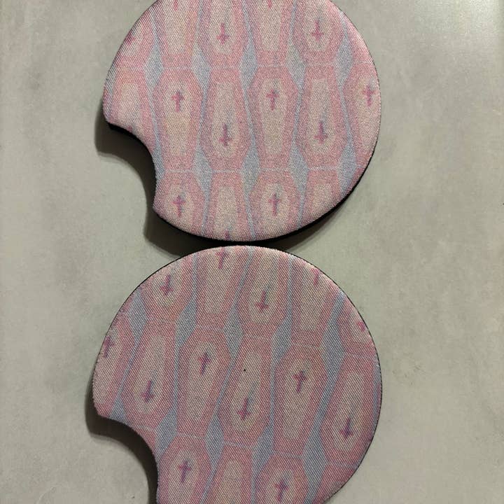 Dessous de verre pour voiture en forme de cercueil pastel, parfaits pour Valloween pour la vente par The Pumpkin Empress