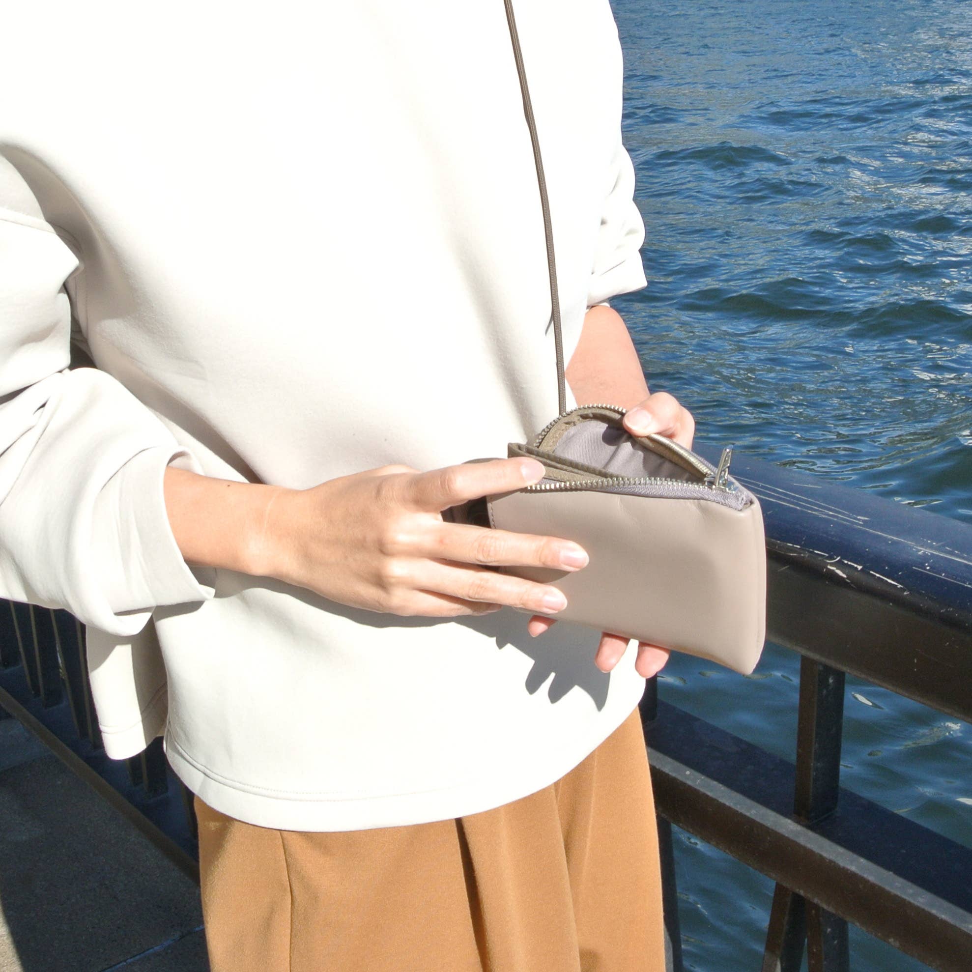 Unofuku - Wholesale Phone Wallet - Women's - re:credo LINKER Phone Case (Beige)3