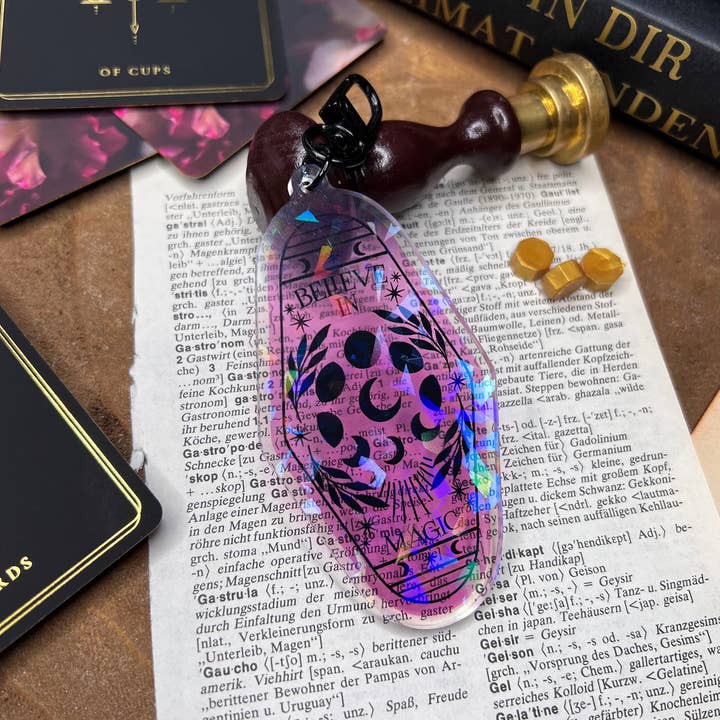 Glaube an Magie Schlüsselanhänger and other Purchase Wholesale kustengold mineralwasser. Free Returns & Net 60 Terms on Faire trending on Faire.