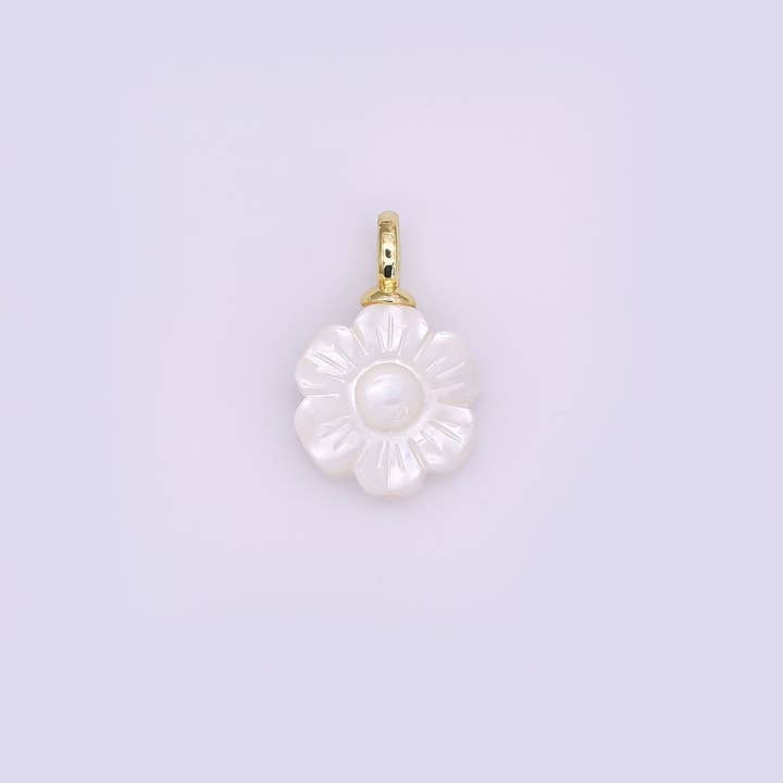 Ciondolo a Goccia con Perla di Conchiglia e Fiore di Margherita in Oro Riempito 24K | P1636 per la vendita all'ingrosso da parte di Aim Eternal