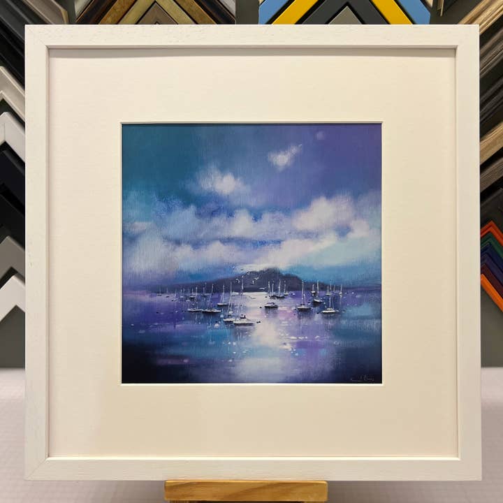 « Holy Isle Moorings, Arran » - Tirage d'art en édition ouverte pour la vente par Emma S Davis Artist