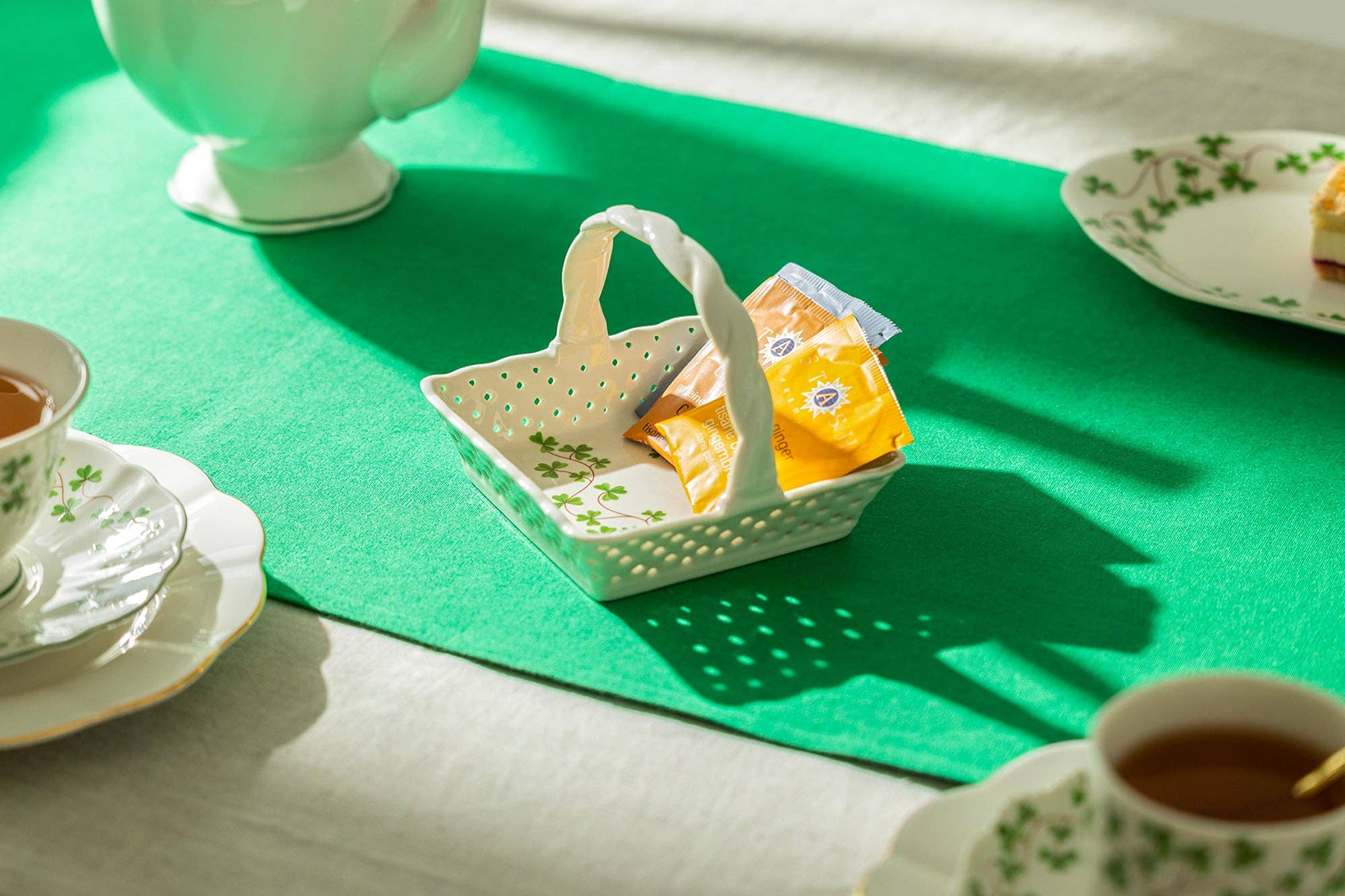 Grace Teaware - Wholesale Basket - Shamrock 5" Fine Porcelain Tea Bag Basket0