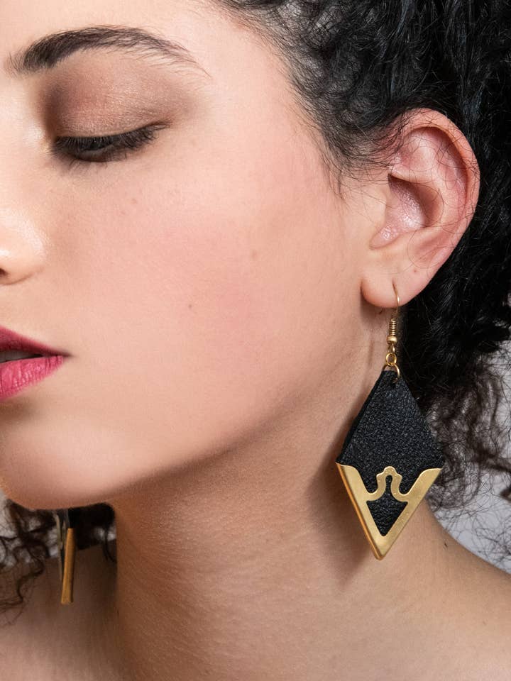 SULTRY Ohrringe mit Messingkopf für den Großhandel von Lord Violet