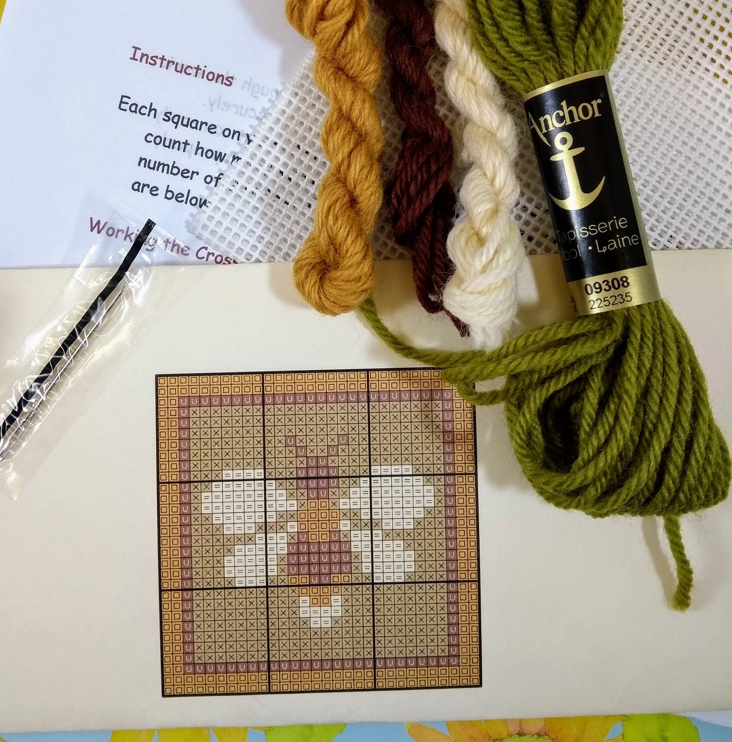 Gustaf's Gallery – wholesale Embroidery/cross-stitch supplies – Bee Tapestry Mini-kit, Easy to Do, Kid's Craft3