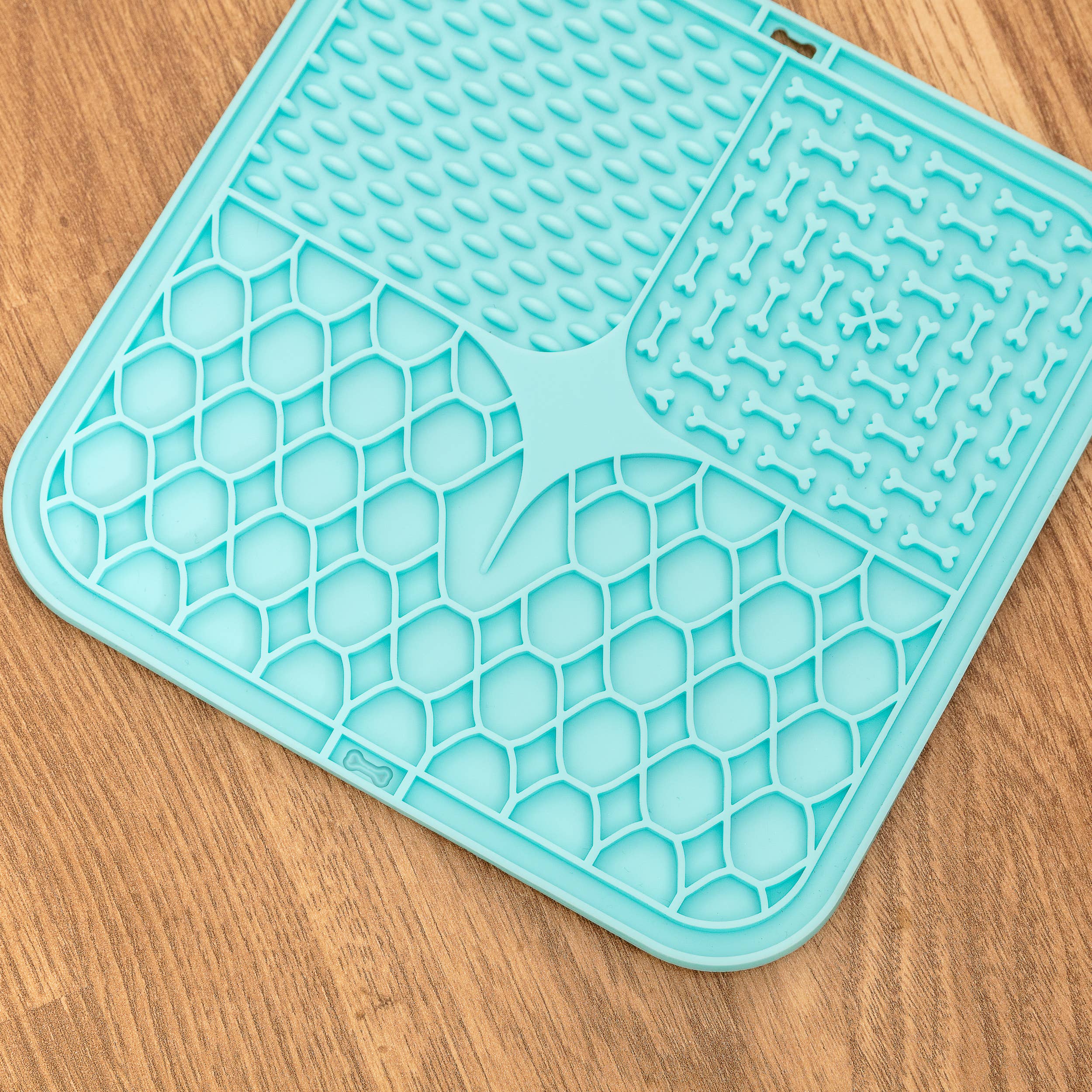 Park Life Designs – wholesale Pet food mat – Dog – Calming Lick Mat18