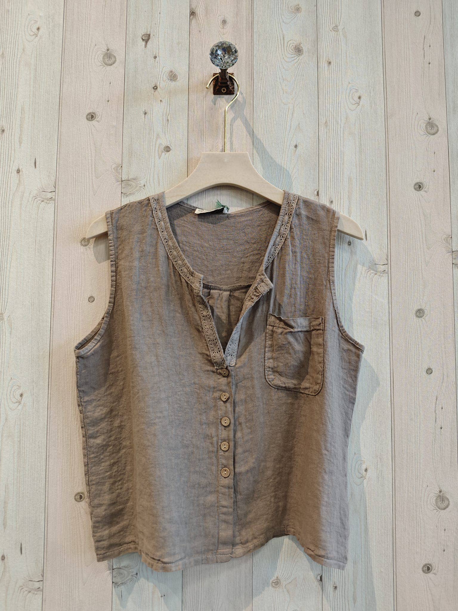 Linen & More – Camisa com botões no colarinho – Mulher por atacado – Blusa sem mangas de linho 100% LINHO4