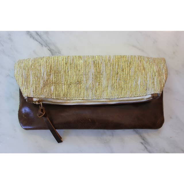 Gyllene Zari Foldover Koppling för wholesale av Viajera Designs