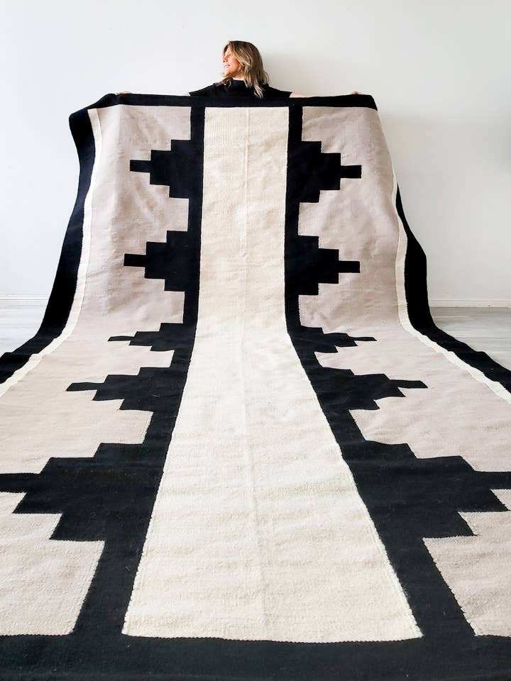 Nala sort uld håndvævet kilim-tæppe for engroshandel hos Mumo Toronto Inc