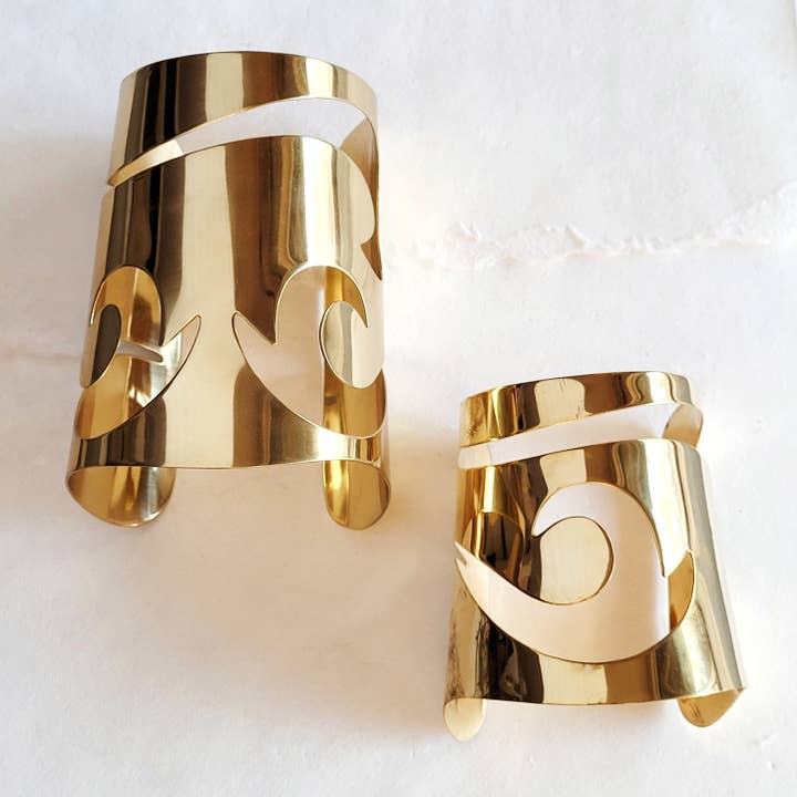 Bracciale da braccio in ottone intagliato per la vendita all'ingrosso da parte di Bisjoux