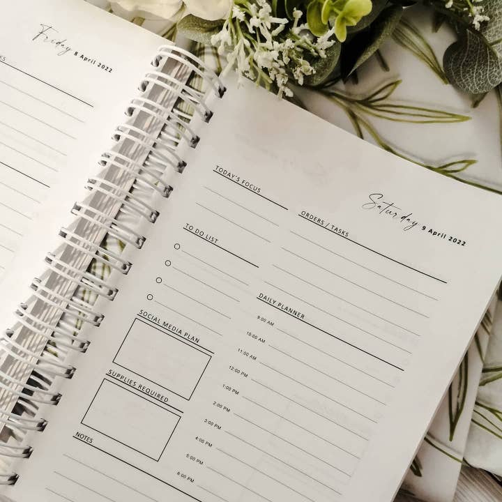 SR Creative Studio – Großhandel Planer – 2025 A5 Business-Planer mit individuellem Logo, Recyclingpapier1