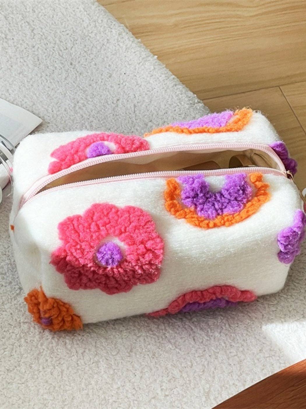 Liten blomma Cosbai - Blommig Tweed Sminkväska med Handtag för wholesale på Faire4