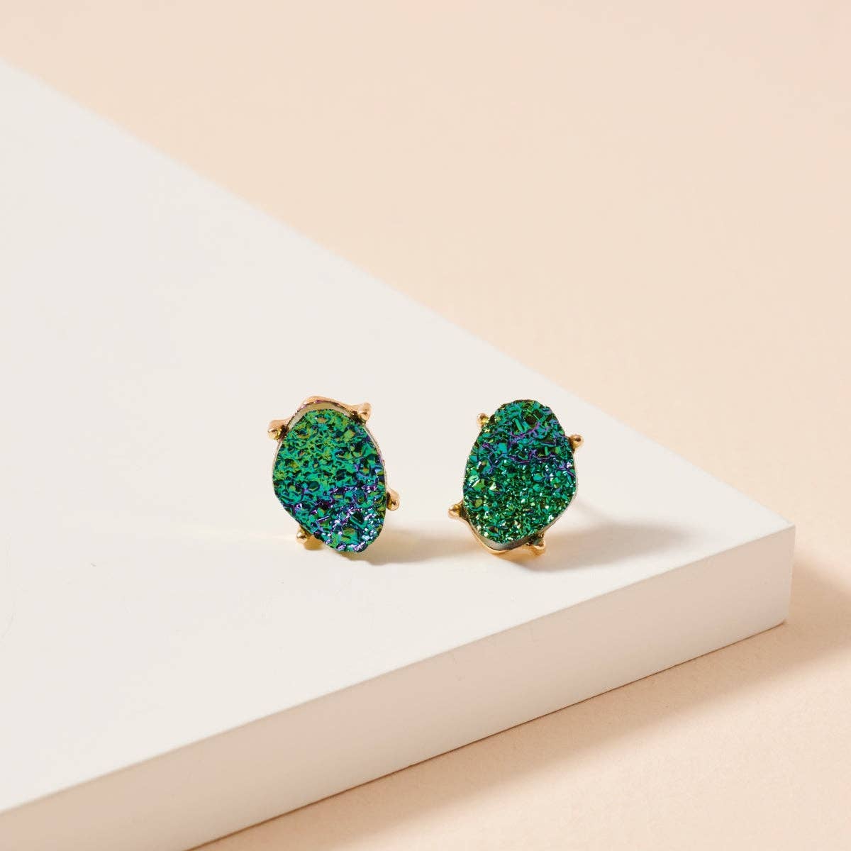 Frem - Vendita all'ingrosso Orecchini a bottone - Orecchini a bottone in pietra druzy a forma organica12