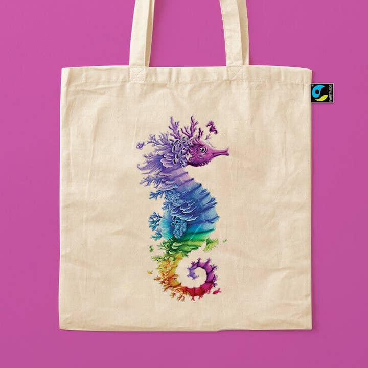 Sac fourre-tout Rainbow Coral Seahorse pour la vente par Digitaldreamcloud