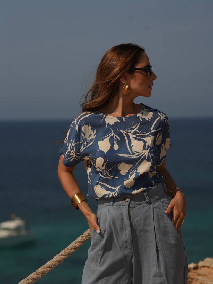 GUIMANOS - Wholesale Blouse - Women's - Terracotta Flowers T-shirt0