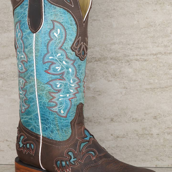 Bota de cowboy feminina RedHawk Boot Co. em couro verde com bico quadrado largo, bordados e recortes a laser por atacado de RedHawk Boot Co.