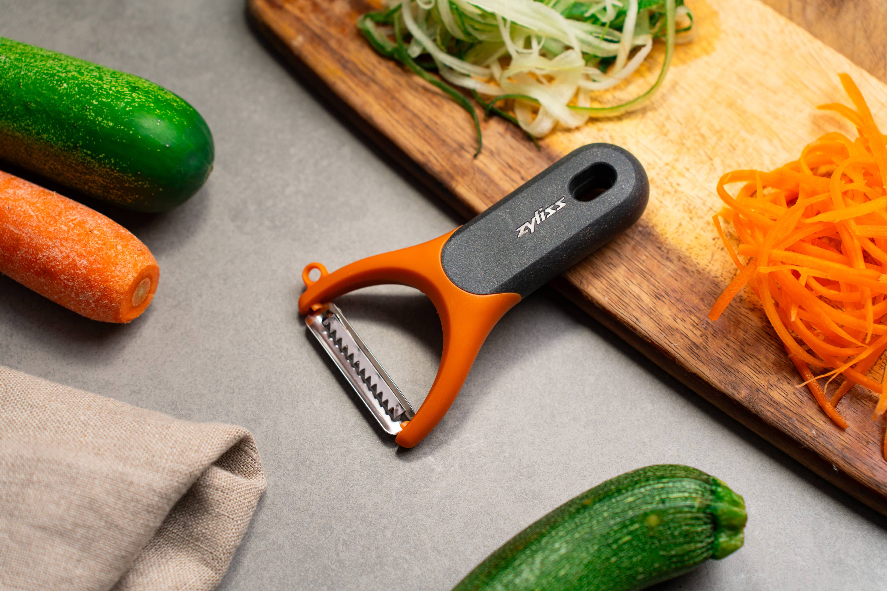 DK Household Brands (Zyliss, Cole & Mason, AdHoc, SwissMar, Culinare, Ken Hom) – wholesale Peeler – Zyliss Julienne Y Peeler6