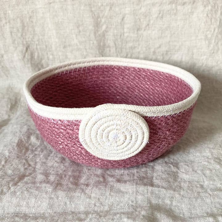 Bol en corde de jute rose blush pour la vente par Artwork by Sandra Naufal