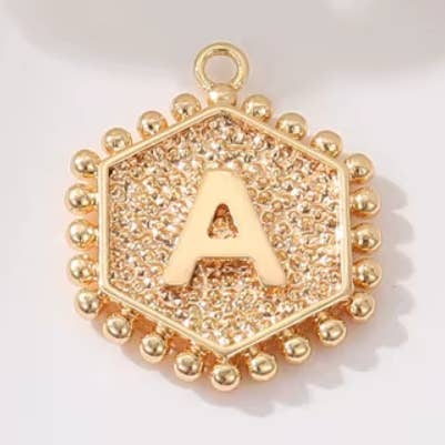 Initiaal Letter Gouden Munt Charms (A-Z) ~ Deep South Originals voor wholesale door Deep South Originals Inc.