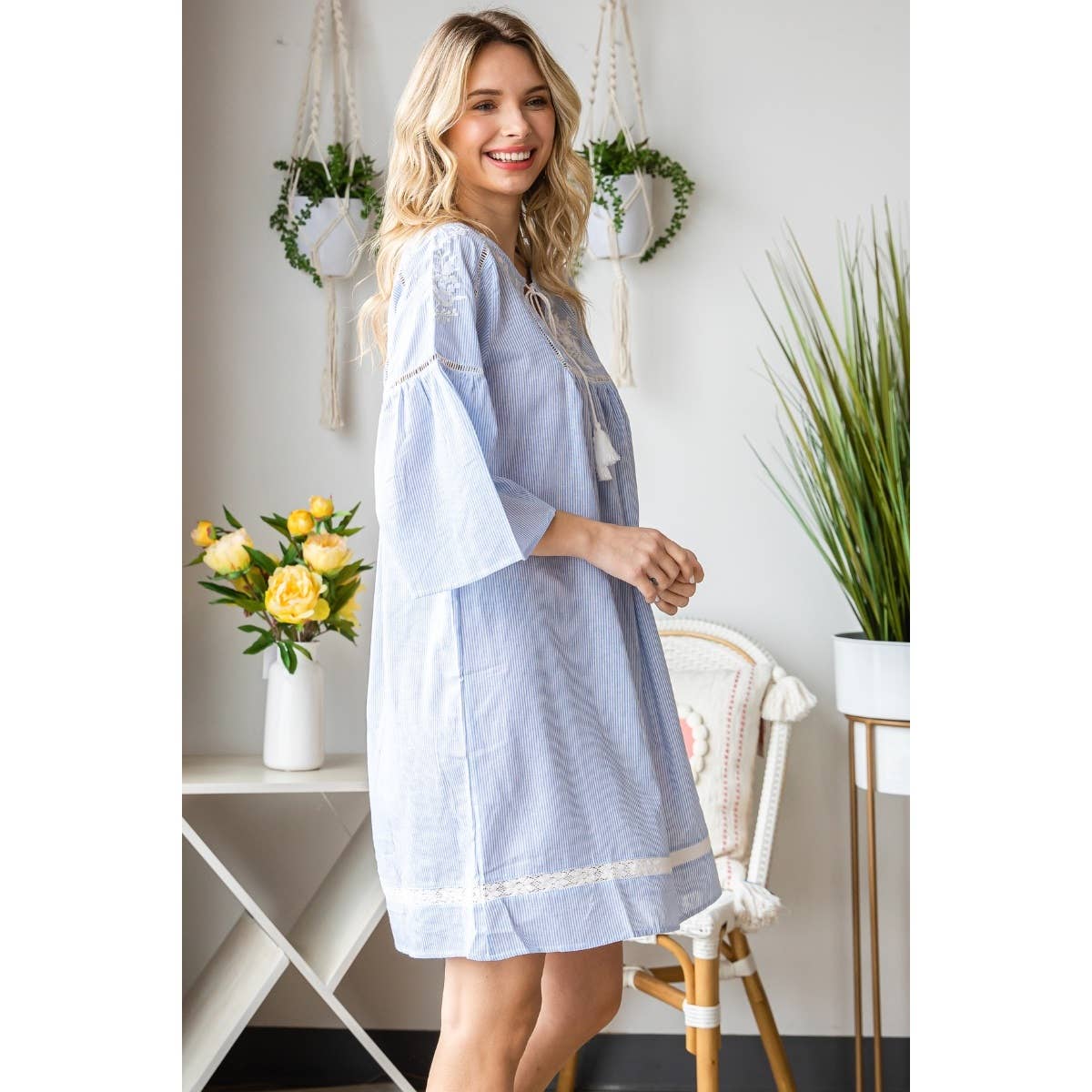 Bleu Clair Haut de robe brodé à manches Flyaway en vente sur Faire2