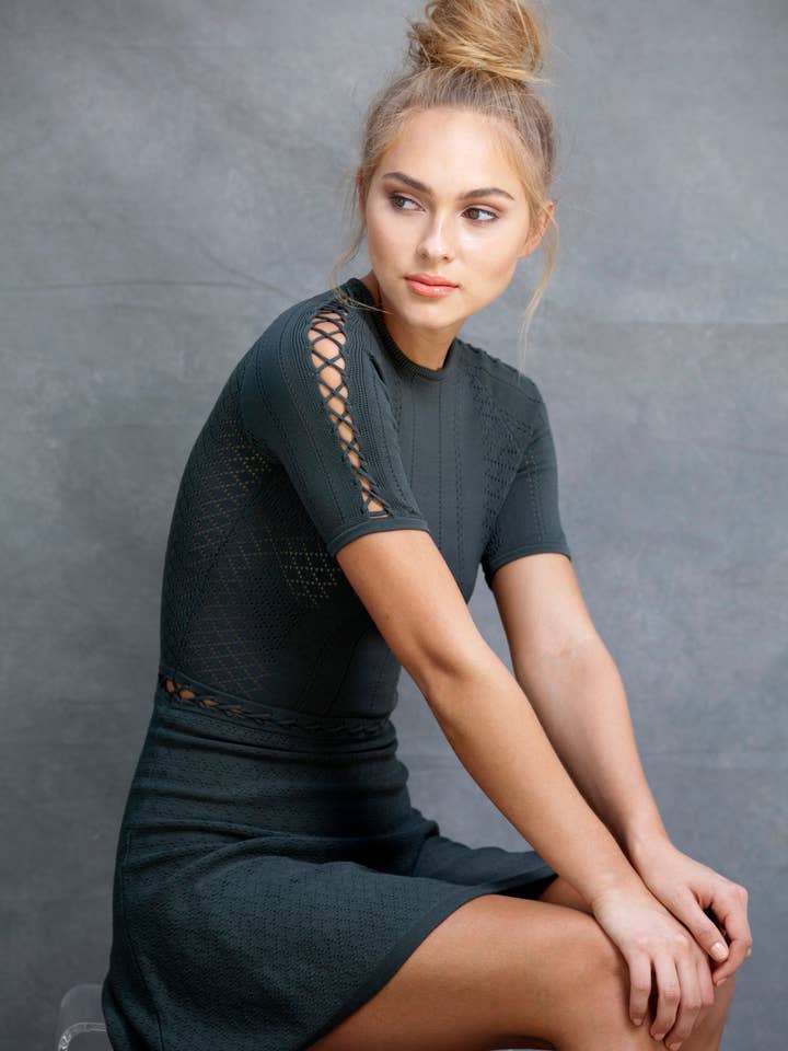 Alexa Fit og Flare Kjole for engroshandel hos Viavai