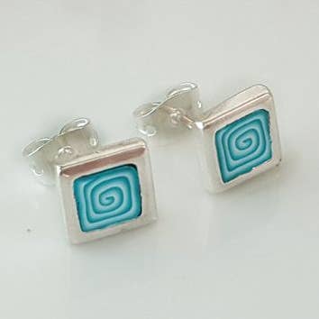 Små firkantede øreringe med prikker, hvirvler og blomster for engroshandel hos PASTACUITA