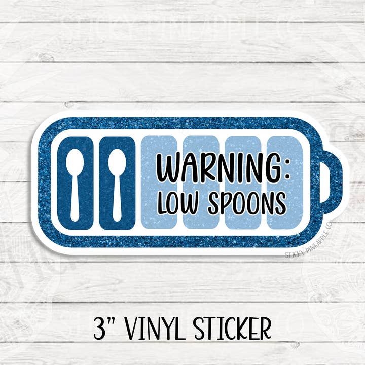 Low Spoons Batterie-Aufkleber — Blau | Matter Aufkleber | Wetterfester Aufkleber | Aufkleber für chronische Krankheiten | Für Ihren Laptop, Ihre Wasserflasche und mehr! für den Großhandel von Sticky Pineapple Co