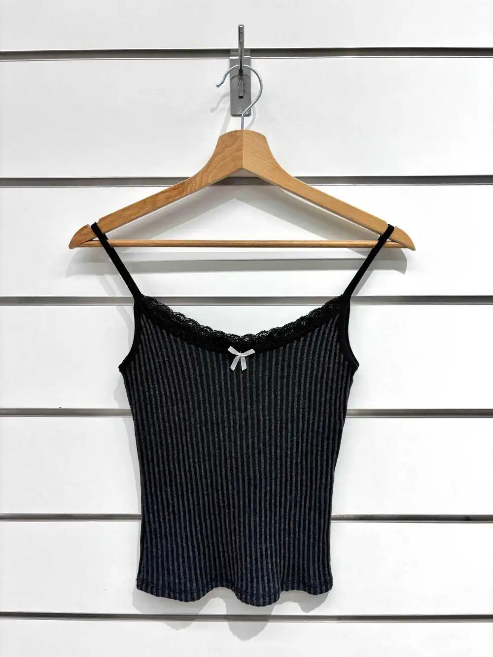 Chilli Girl Collection – wholesale Camisole – Dam – Ribbade linnen med spetsdetaljer0