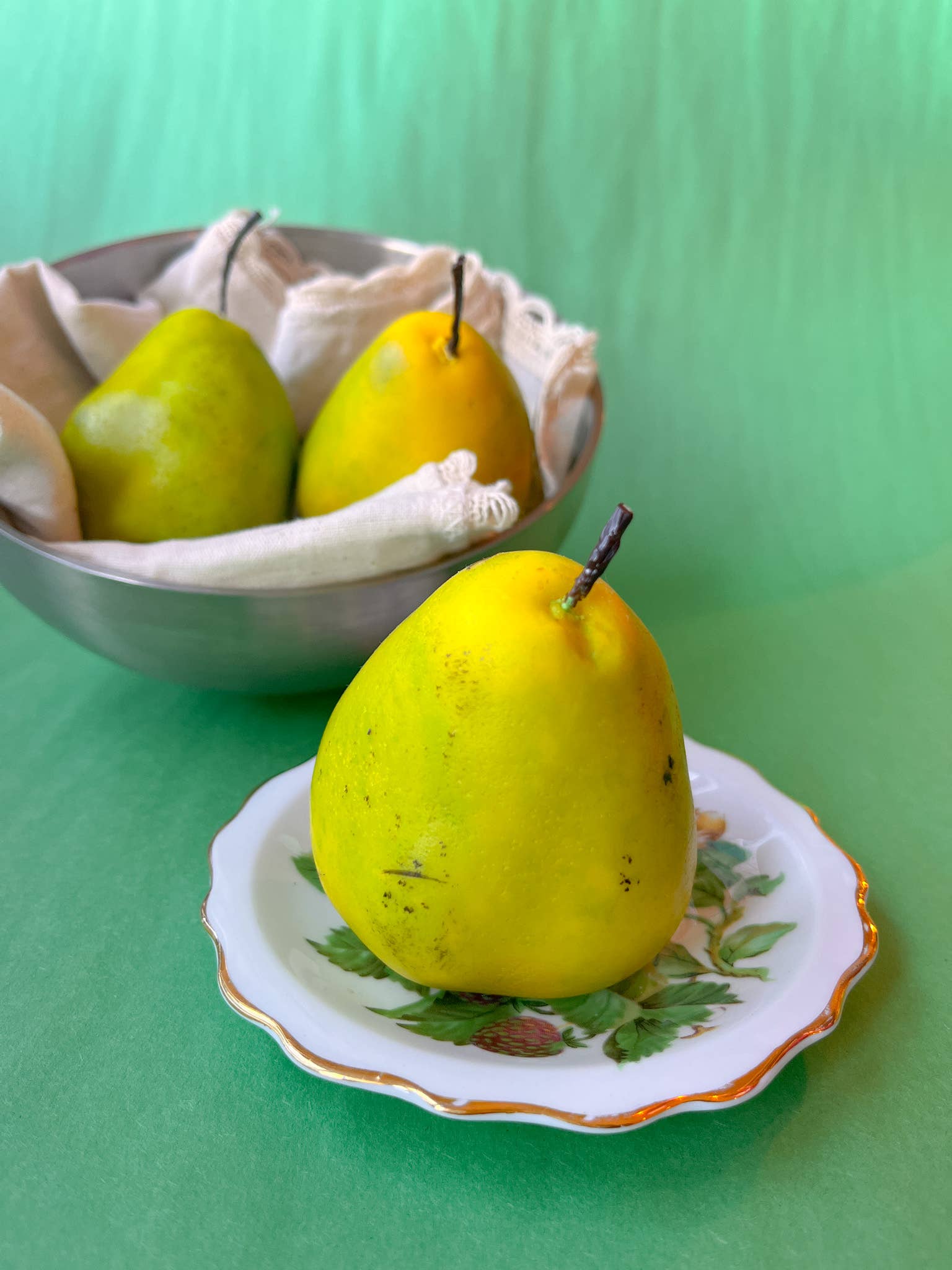 The Wednesday Co - Wholesale Novelty candle - La Pera - Pear Candle