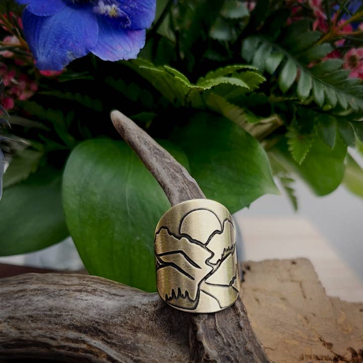 Daphne Lorna – wholesale Cocktail/statement ring – Going to the Sun Road Adjustable Ring2