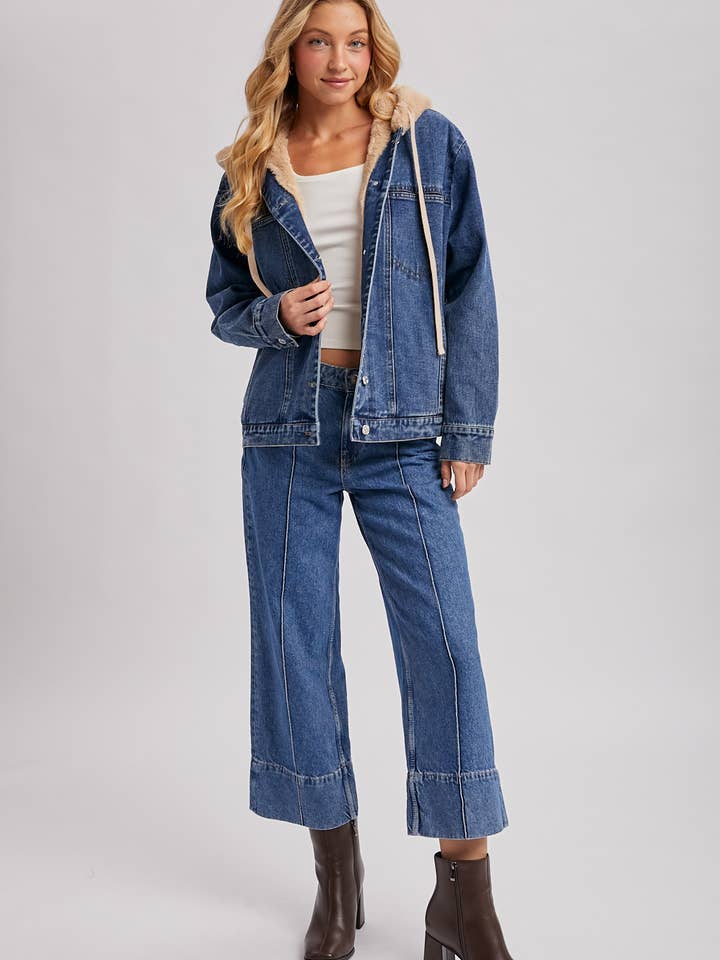 Bluivy – wholesale Jeansjackor – Dam – Knäppt jeansjacka med fuskpäls och huva8