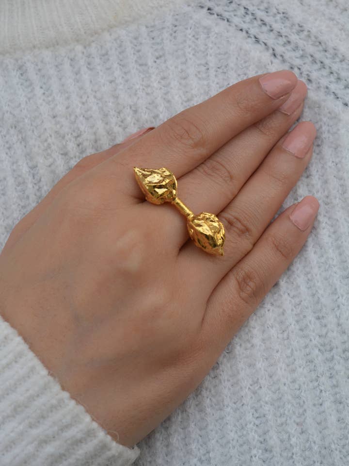 Kirsebær (justerbar ring) for engroshandel hos Designs By Uchita