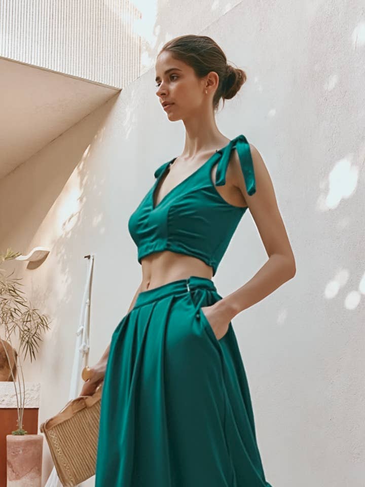 Bindebånd på Bow Lehenga Crop Top i Smaragdfløjl for engroshandel hos The Naked Laundry