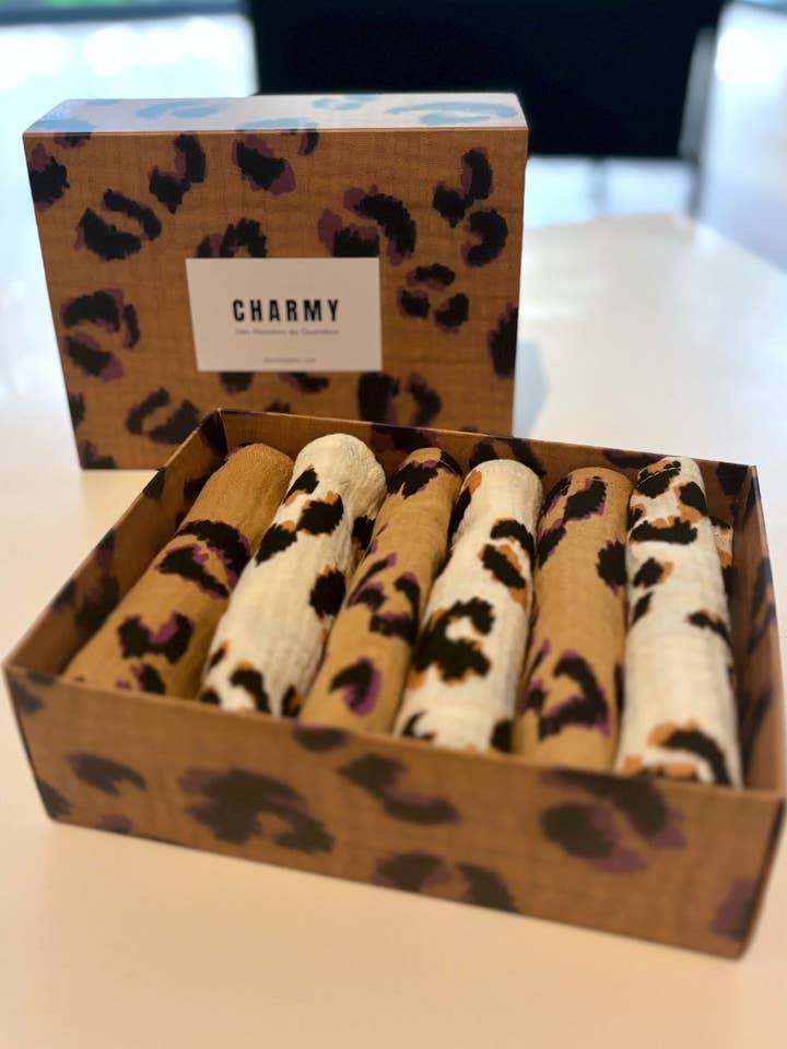 Set of 6 cocktail napkins in double cotton gauze with leopard pattern made in France for wholesale by CHARMY