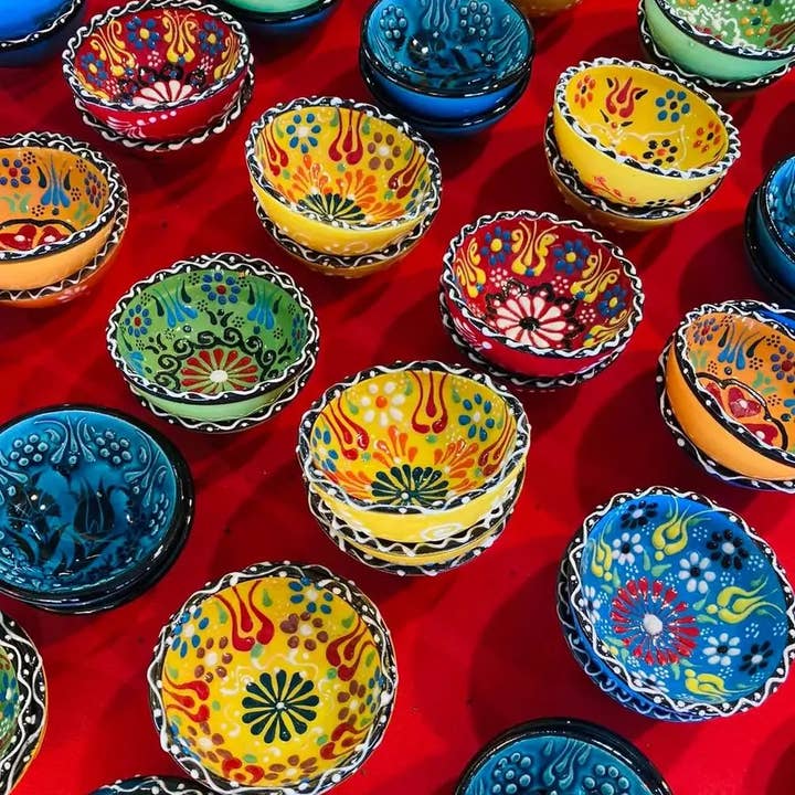 Cuencos Mini de Cerámica Turca Pintados a Mano – 3” Colores Surtidos para venta al por mayor de Mediterranean Collection