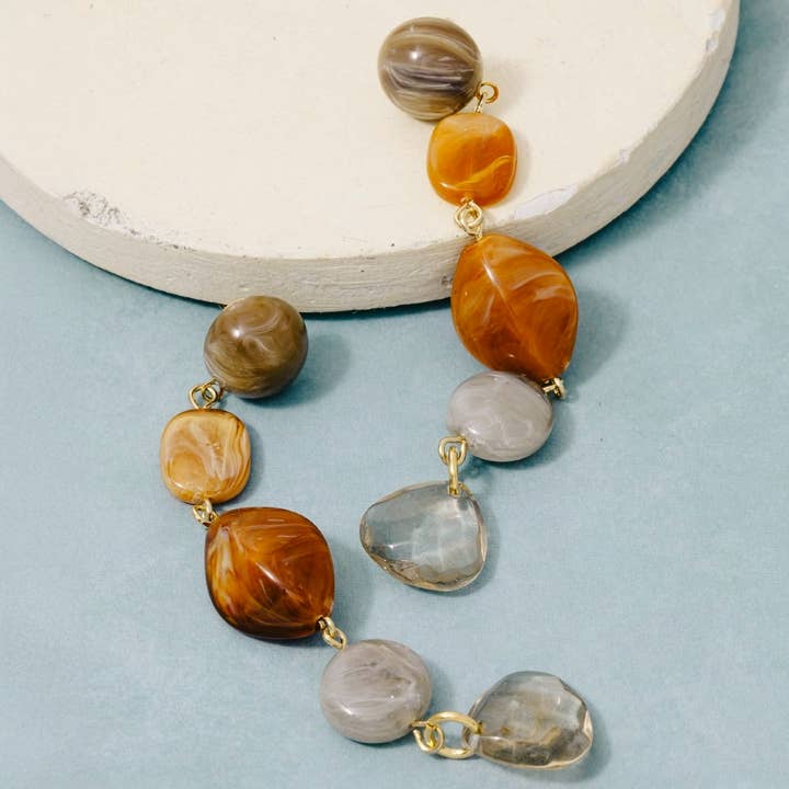 Boucles d'oreilles pendantes en perles acryliques vintage assorties pour la vente par Fame Accessories