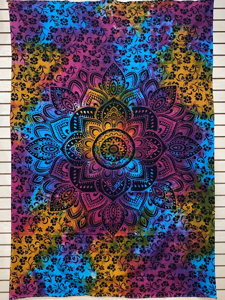 Tapiz mandala de flor de loto teñido anudado para venta al por mayor de Katmandu Trading Co.