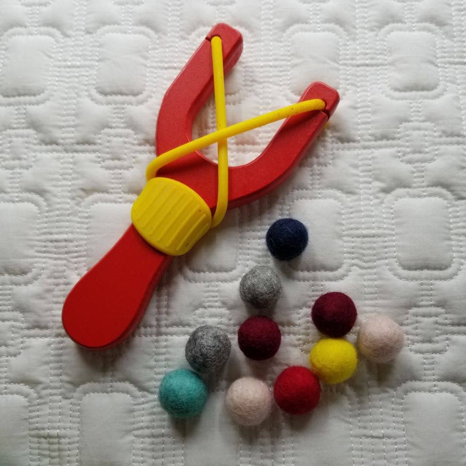 D & C TOYS - Wholesale Slingshot - Kids - Color Wooden Slingshot Kids Catapult Toy With 10 Felt Balls0