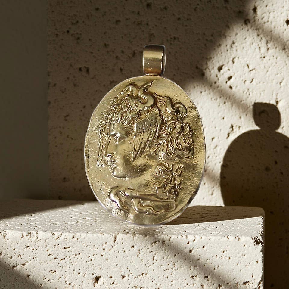 Vis a Vis Jewelry - Wholesale Individual Charm/Pendant - Medusa Cameo Pendant