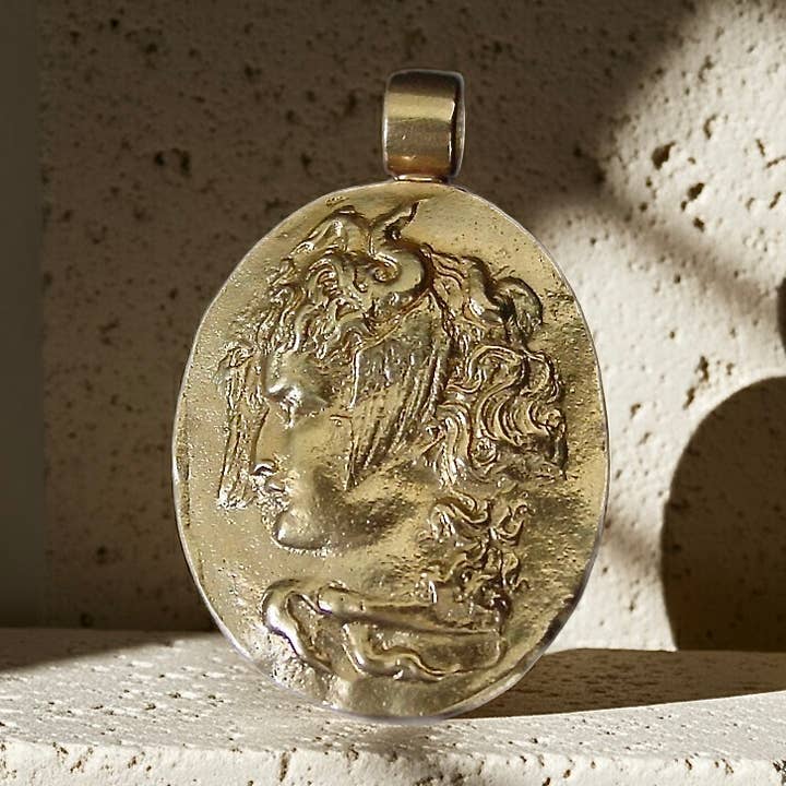 Vis a Vis Jewelry - Wholesale Individual Charm/Pendant - Medusa Cameo Pendant0