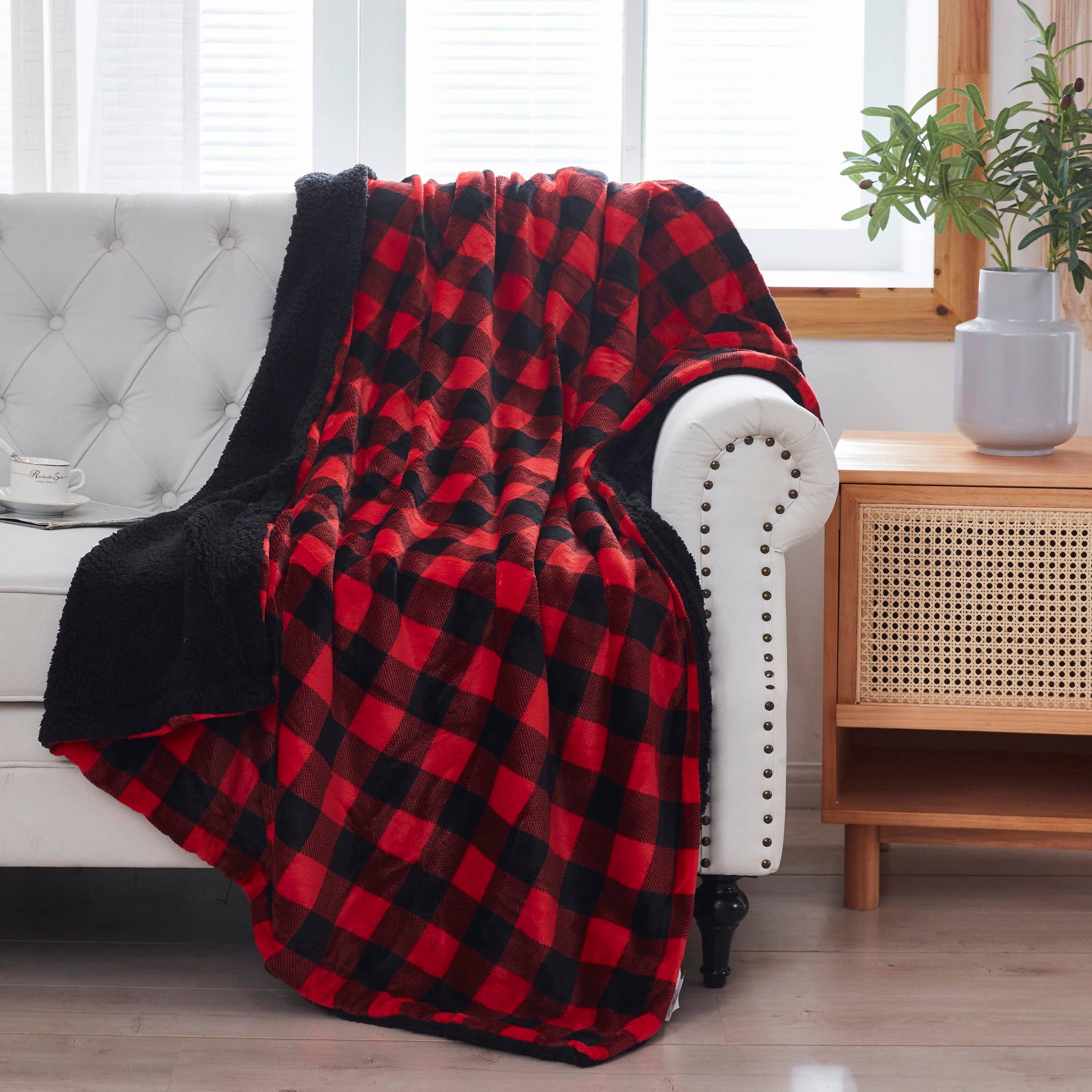 HomeRoots - Wholesale Throw Blanket - Buffalo Red Black Reversible Velvet And Sherpa Throw Blanket1