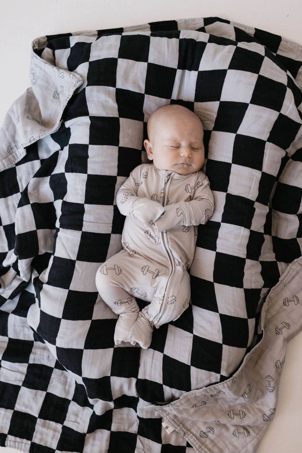 Forever French Baby - Wholesale Sleepsuit - Baby - Bamboo Zip Pajamas | Arm Day3