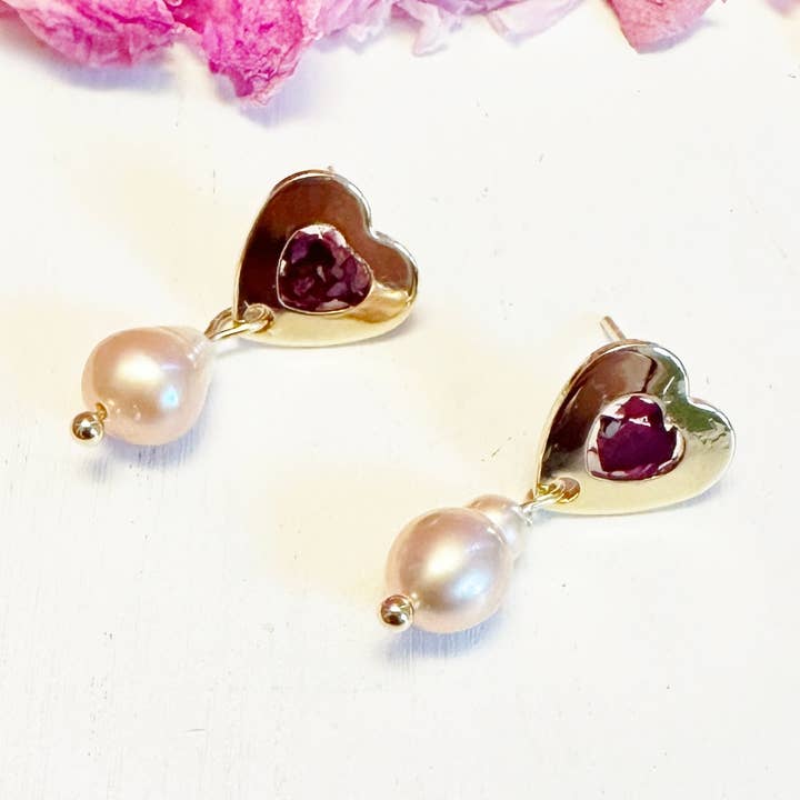 Real flower heart earrings with pearl for wholesale by FloreOrganicBotanics