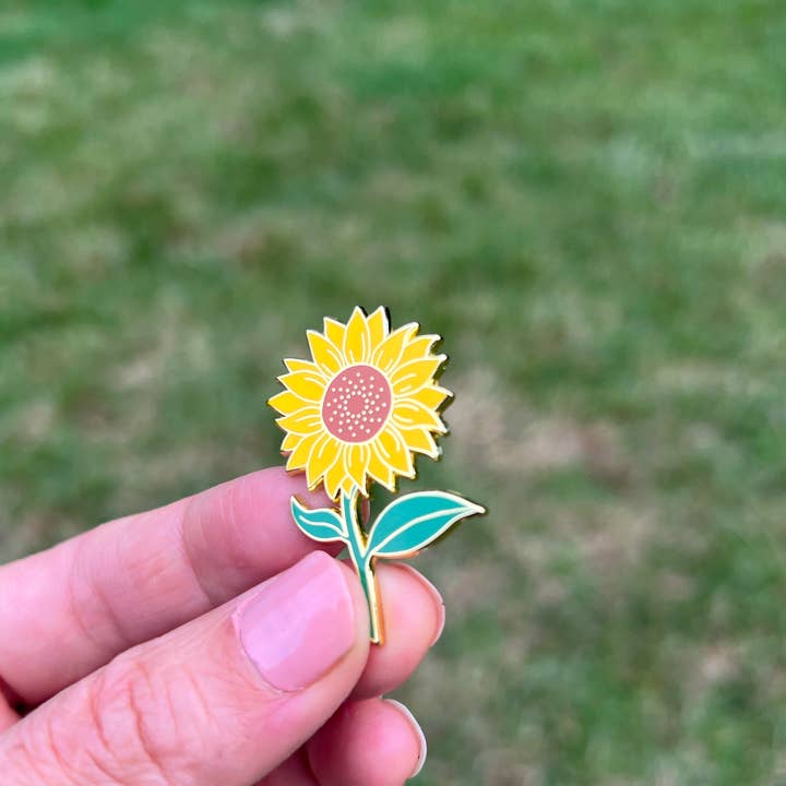 Happily Plants - Wholesale Lapel Pin/Button - Sunflower Lapel Pin, Garden Plant Flower Summer Gifts