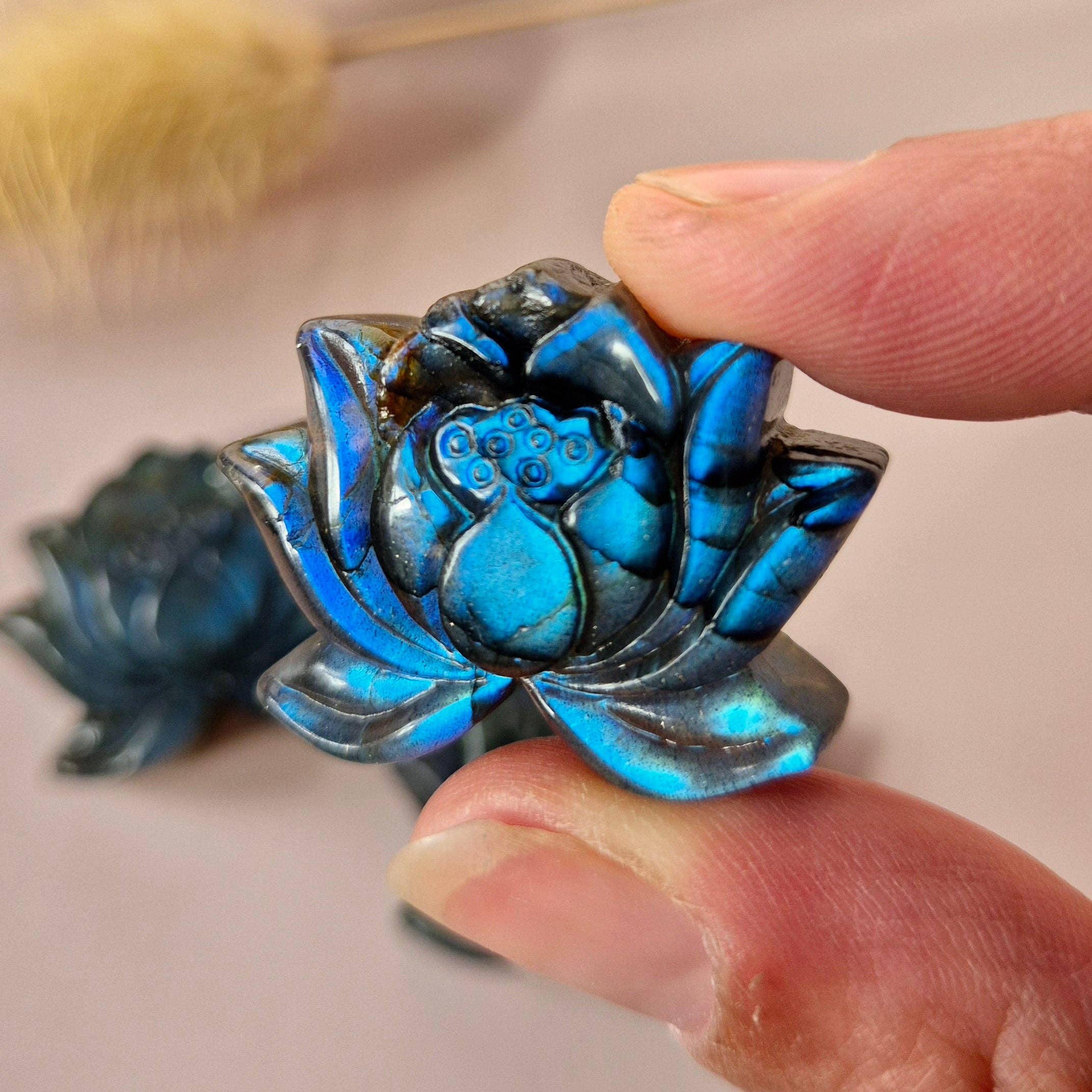 Moonlight Gemstones - Wholesale Spiritual stone/crystal - Labradorite Lotus – Gemstone Carving with Flash (3 cm)1