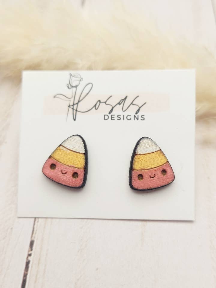 Stud Örhängen | Candy Corn för wholesale av Rosas Designs