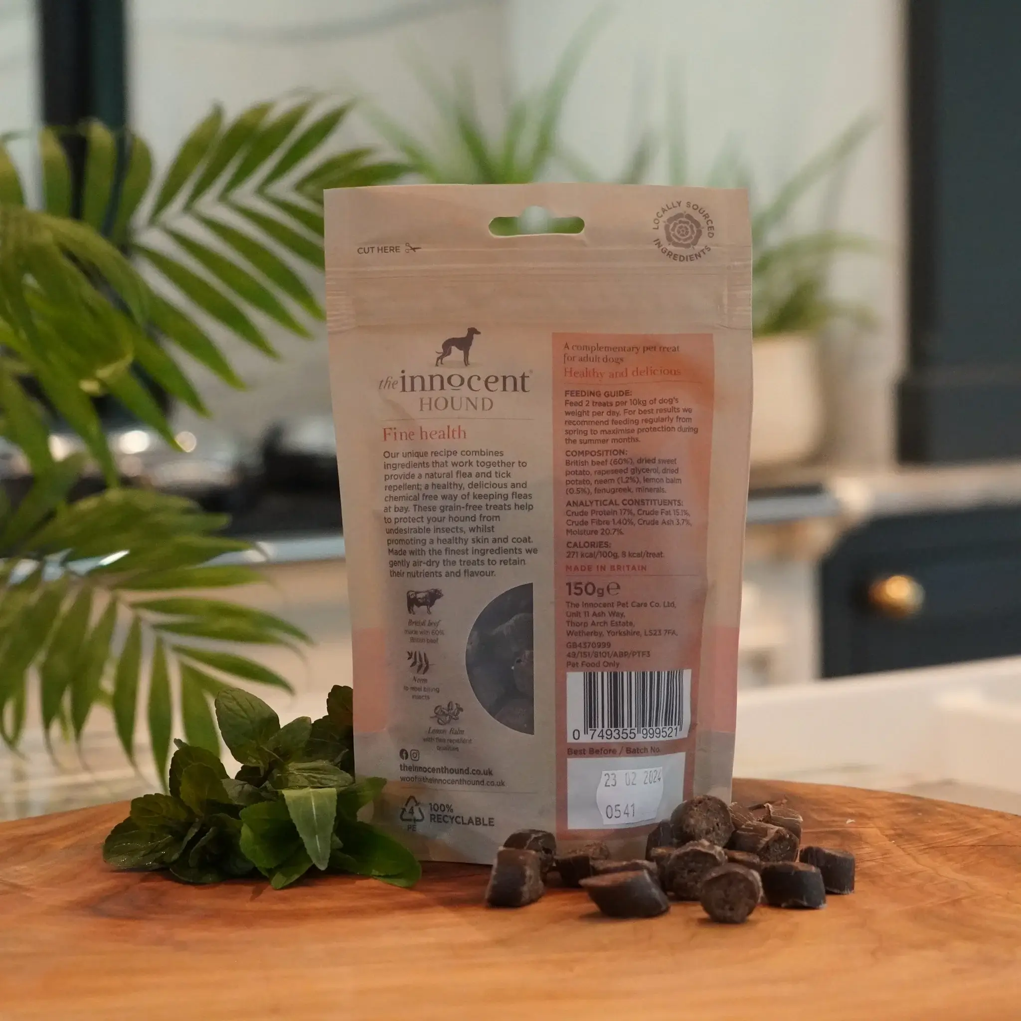 Paws Wholesale – wholesale Pet treats – Dog – The Innocent Hound | Flea Repellent Treats Neem & Lemon Balm1