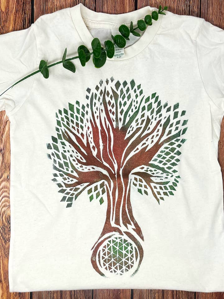 T-shirt enfant en coton biologique peint à la main Tree of Life pour la vente par Third Wolf Designs