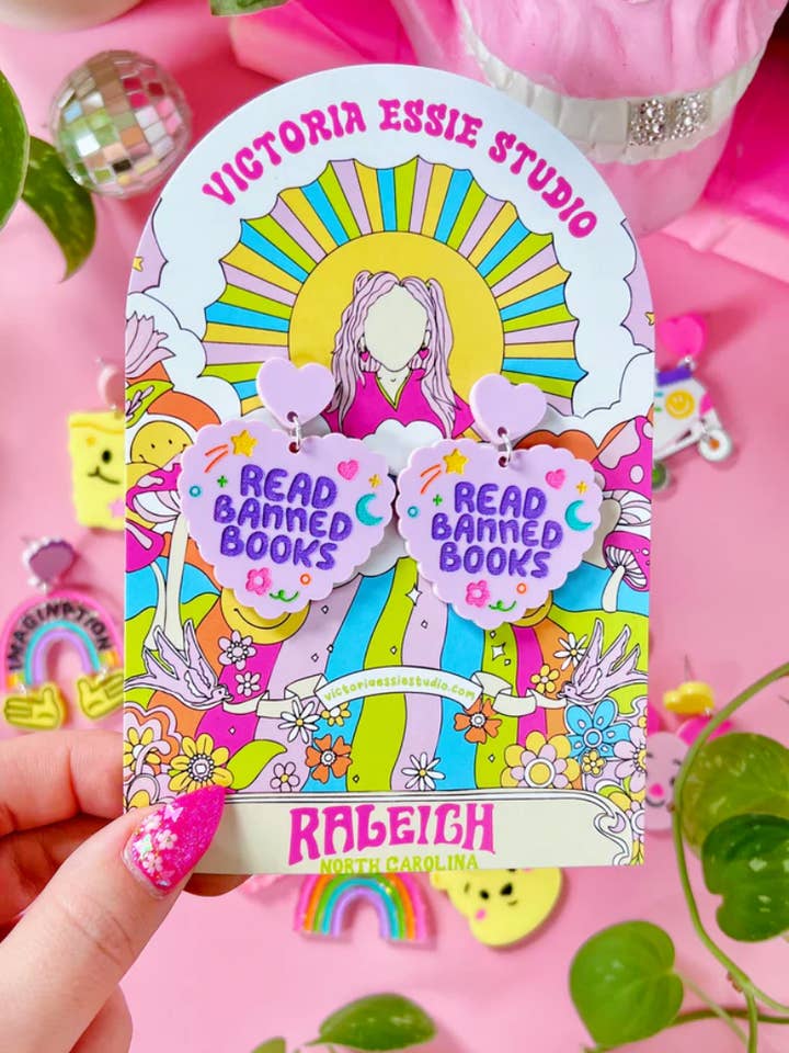 Lisez des livres interdits pour la vente par Victoria Essie Studio