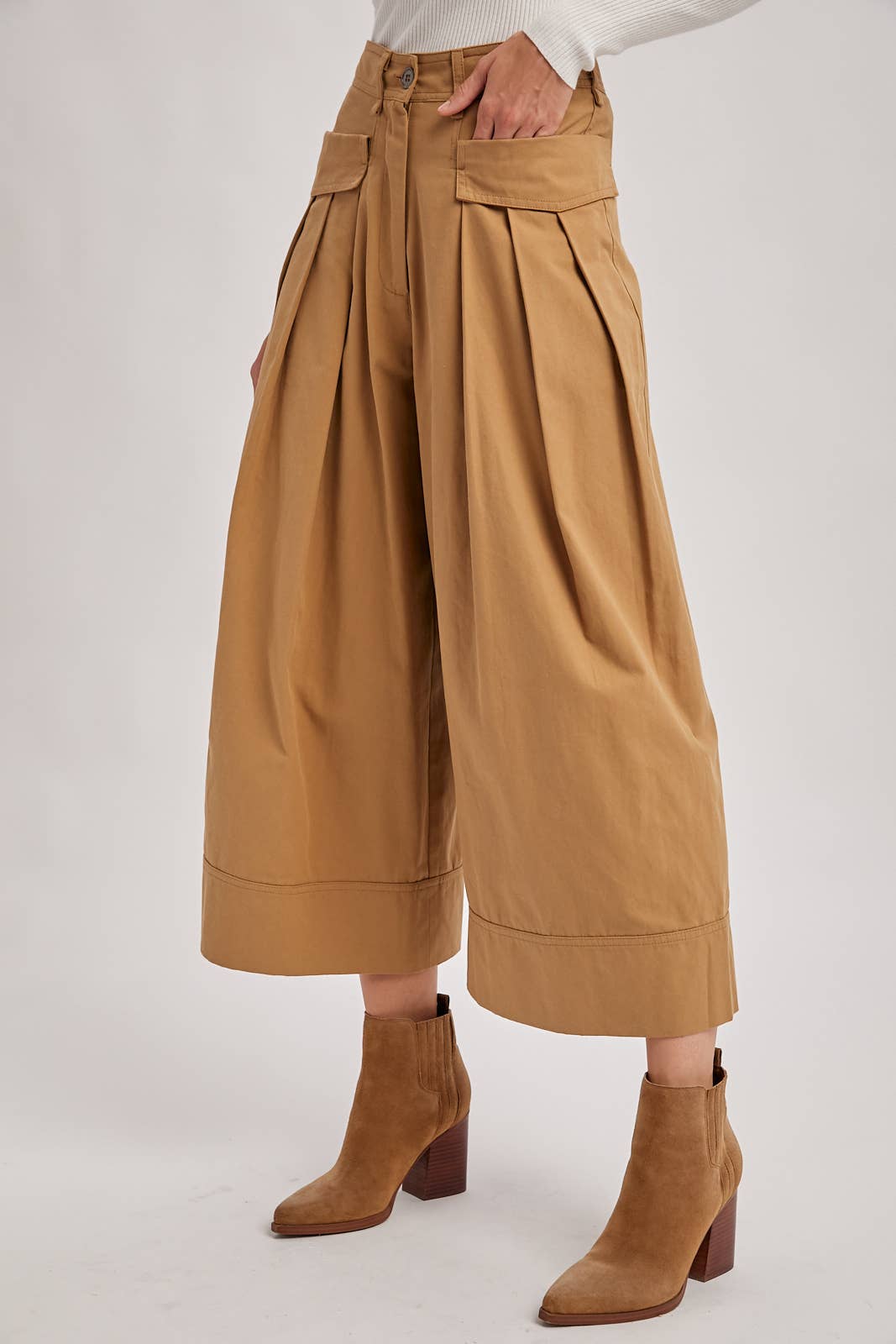 Bluivy - Wholesale Pants - Women's - PLEATED WIDE-LEG CULOTTE PANTS WITH POCKETS10