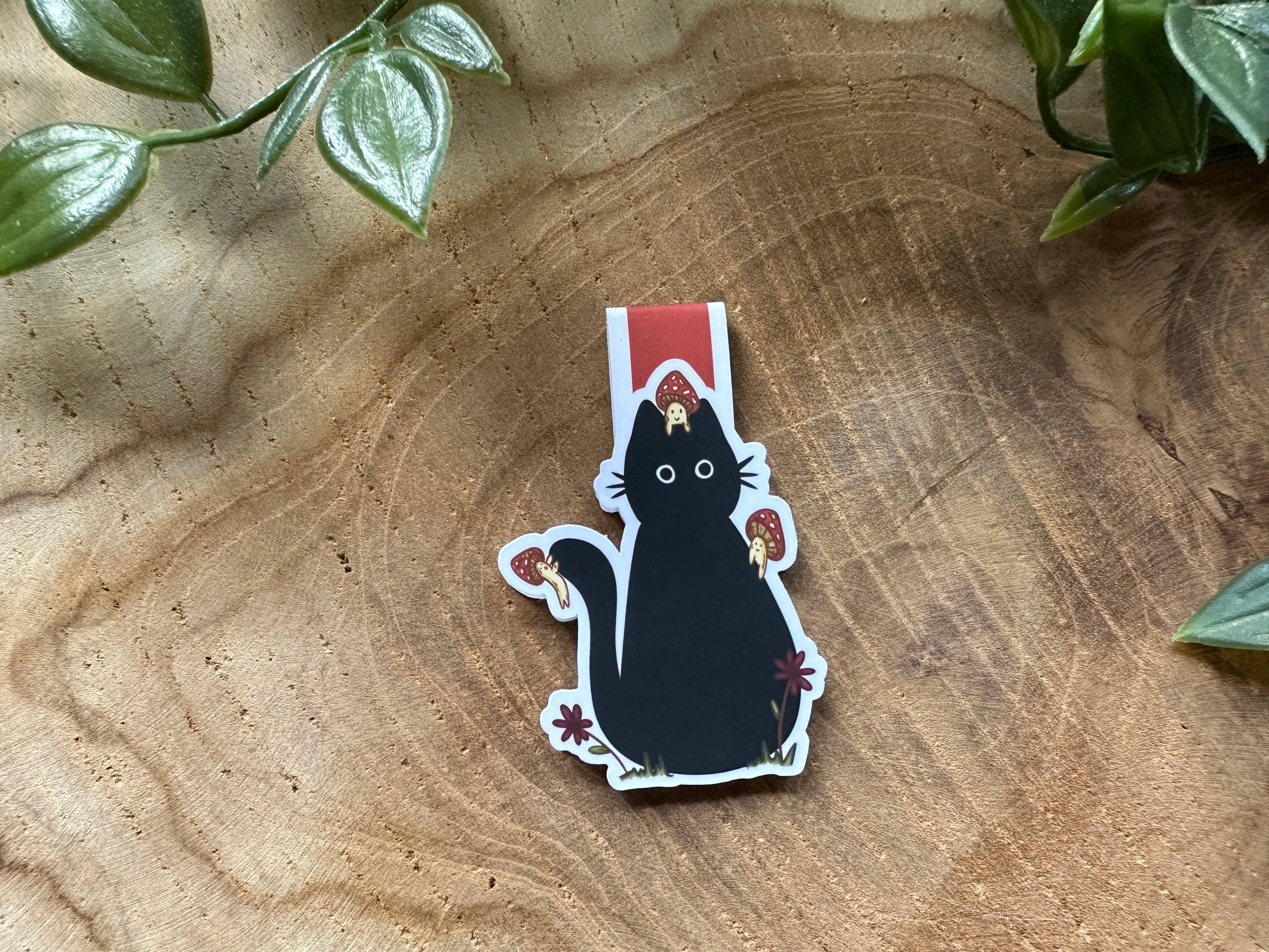 Magic&Books – wholesale Bokmärke – Magnetisk bokmärke med svart katt och svampar2